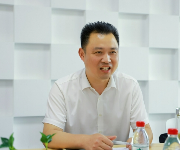嘉兴国家高新区管委会俞春明主任调研云顶集团官方网站丝绸，为发展鼓劲?